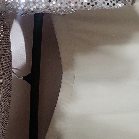 Blouse and pant set - Picture 2 of 7